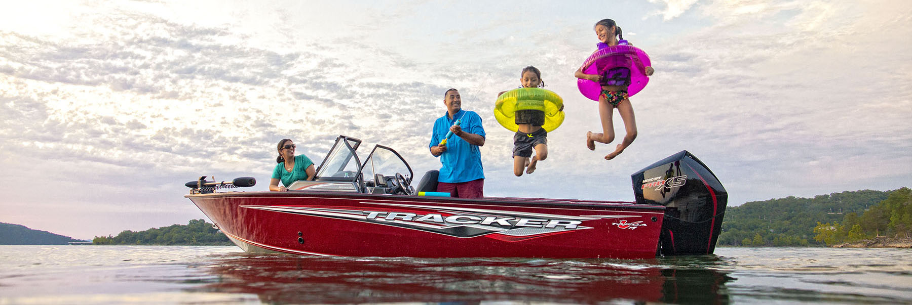 aluminum fishing boat 2022 Tracker Targa V19 Combo Exclusive Auto Marine power boat outboard motor