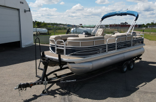 used boat 2020 SunTracker SportFish 22 DLX Exclusive Auto Marine pontoon boats fishing boats power boat outboard motor