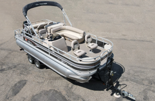 used pontoon boat, 2015 Sun Tracker Fishin' Barge 22 XP3, power boat. outboard motors, Mercury marine