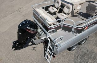 used pontoon boat, 2015 Sun Tracker Fishin' Barge 22 XP3, power boat. outboard motors, Mercury marine