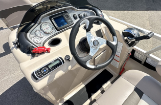 used pontoon boat, 2015 Sun Tracker Fishin' Barge 22 XP3, power boat. outboard motors, Mercury marine