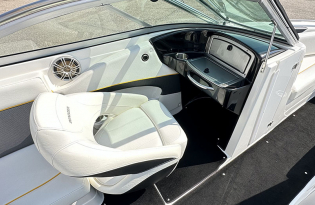 used bowrider boat 2009 Rinker Captiva 226 Exclusive Auto Marine, Pre-owned Boats, power boat, fiberglass boat, 