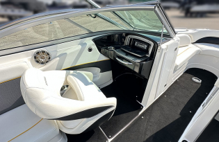 used bowrider boat 2009 Rinker Captiva 226 Exclusive Auto Marine, Pre-owned Boats, power boat, fiberglass boat, 