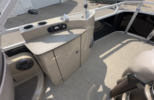 Best Pontoon Boat, Used Pontoon Boat, Sun Tracker Pontoon Boats, Pontoon Boats, New Pontoon Boat, Used Pontoon Boat, Best Family Boat, Best Priced Boat, Top Boat Brands, Top 10 Pontoon Boats, Top 10 Sale Priced Pontoon Boats, Pontoon Boat For Sale, Saskatchewan Boat Dealer, Prince Albert Boat Dealer, British Columbia Boat Dealer, Okanagan Boat Dealer, Alberta Boat Dealer, Pontoon Boat For Sale Near Me, MinnKota, Lowrance, Mercury Marine, Yamaha, Regency, Lund, Sylvan, SmokerCraft, Crestliner, Sunchaser, 