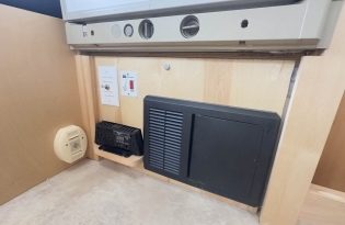 used boler travel trailer, Boler trailer, fiberglass trailer, molded trailer, lightweight trailer, vintage camper, "egg on wheels", Winnipeg-made trailer