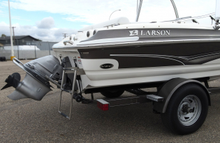used bowrider boat, 2009 Larson 180, fiberglass boat, powerboat, stern drive, Volvo Penta