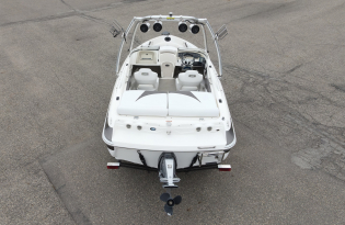 used bowrider boat, 2009 Larson 180, fiberglass boat, powerboat, stern drive, Volvo Penta