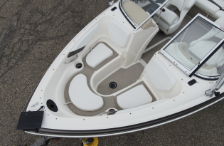 used bowrider boat, 2009 Larson 180, fiberglass boat, powerboat, stern drive, Volvo Penta