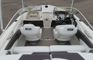 used bowrider boat, 2009 Larson 180, fiberglass boat, powerboat, stern drive, Volvo Penta